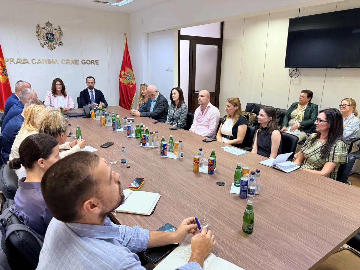 UNODC donirao skener Upravi carina za efikasnije kontrole pošiljaka UNODC donirao skener Upravi carina za efikasnije kontrole pošiljaka