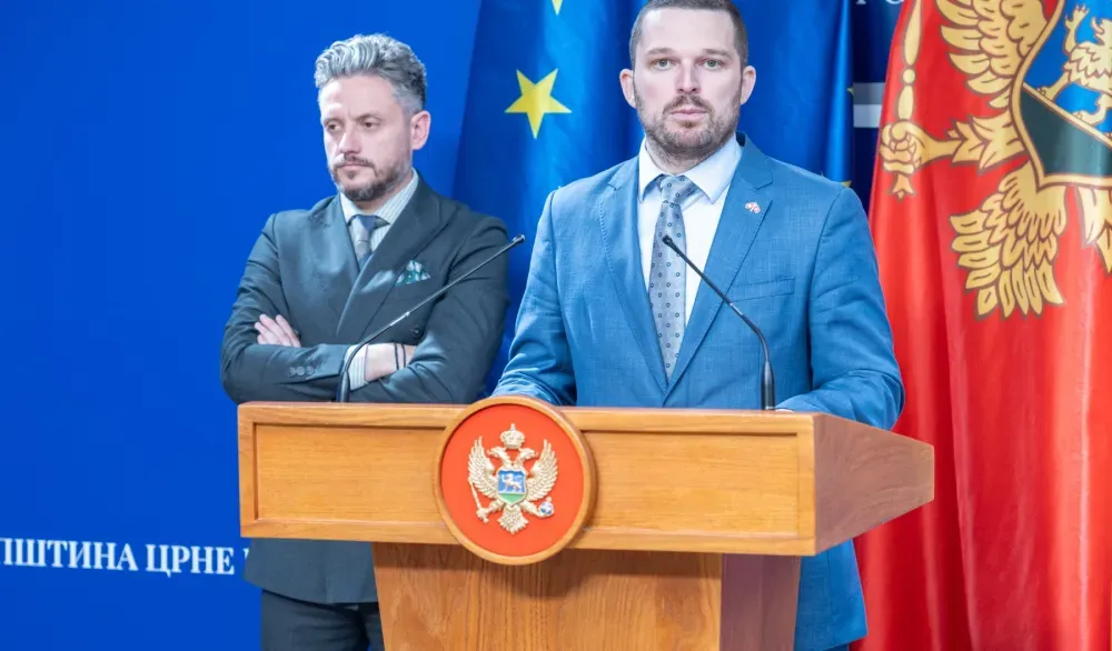 URA predala amandmane, Mikić: Kriminalcima oduzeti stotine miliona i vratiti ih građanima URA predala amandmane, Mikić: Kriminalcima oduzeti stotine miliona i vratiti ih građanima