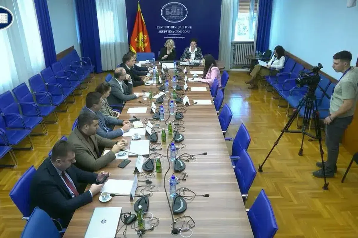 Ustavni odbor razmatra Nacrt amandmana XXII na Ustav Crne Gore Ustavni odbor razmatra Nacrt amandmana XXII na Ustav Crne Gore