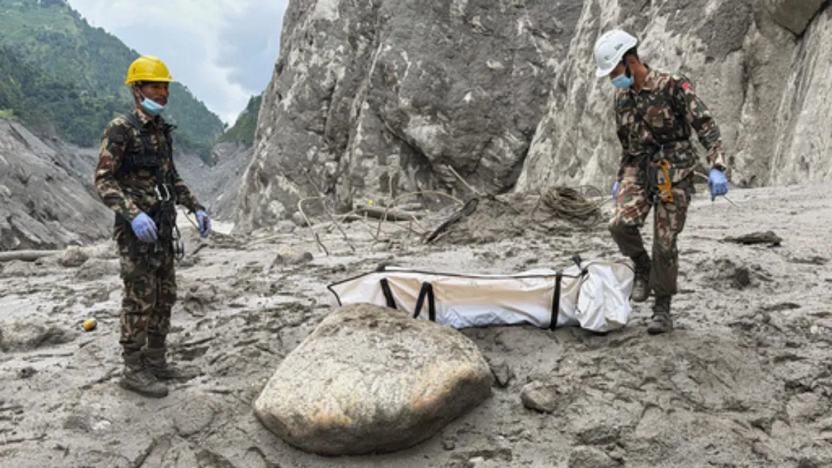 Više od 1.000 osoba poginulo u poplavama u Nepalu i Kini Više od 1.000 osoba poginulo u poplavama u Nepalu i Kini