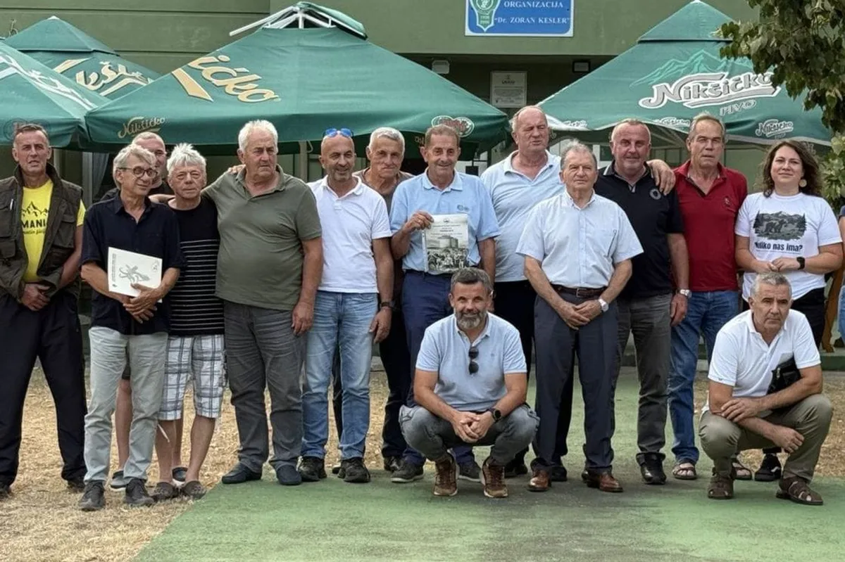 Više od 150 lovaca obučeno za genetičko uzorkovanje mrkog medvjeda u Crnoj Gori Više od 150 lovaca obučeno za genetičko uzorkovanje mrkog medvjeda u Crnoj Gori