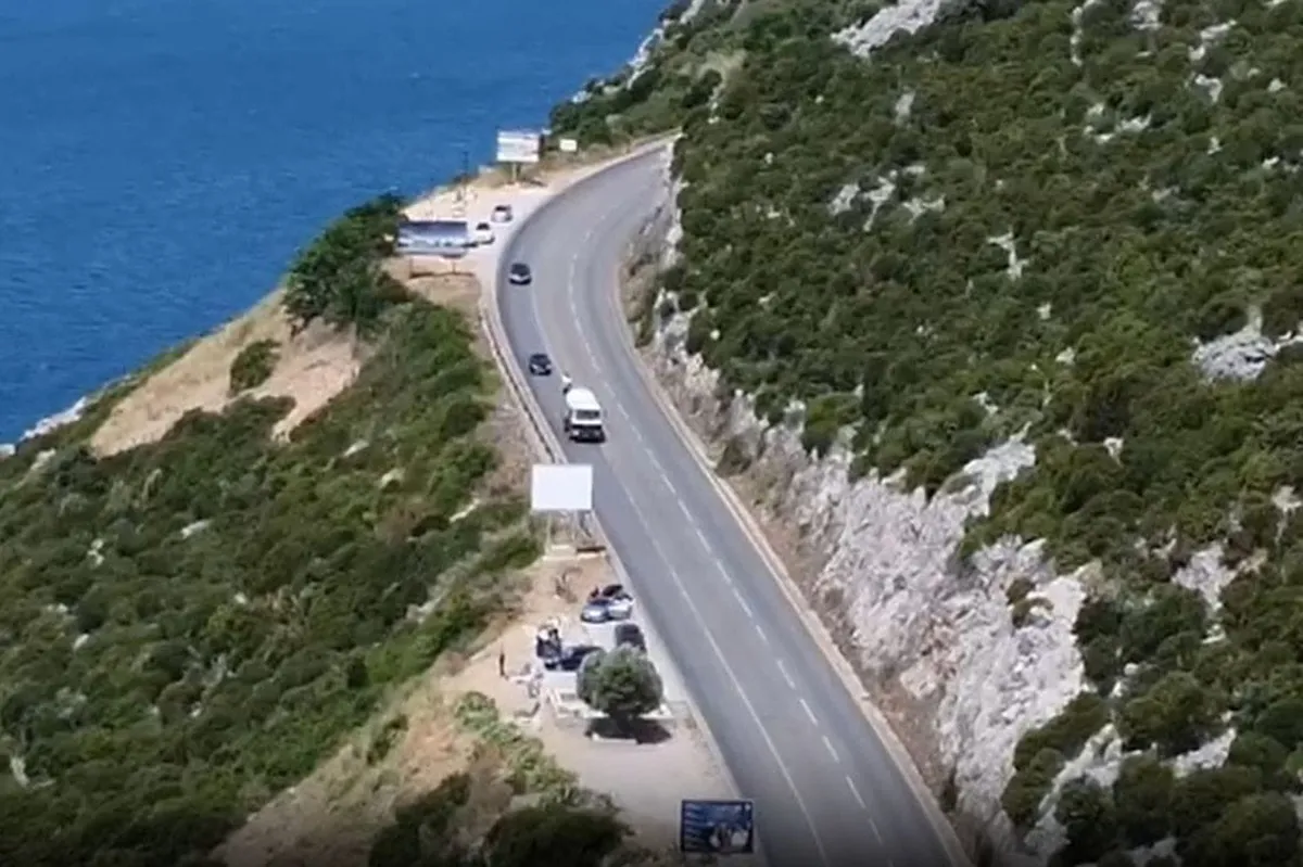 Vozači, pazite na vrućinu i radove na putevima Vozači, pazite na vrućinu i radove na putevima