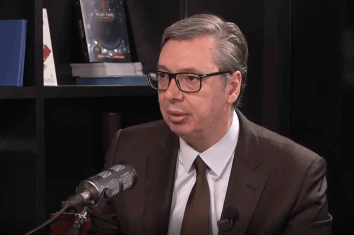 Vučić najavljuje raspisivanje vanrednih parlamentarnih izbora Vučić najavljuje raspisivanje vanrednih parlamentarnih izbora