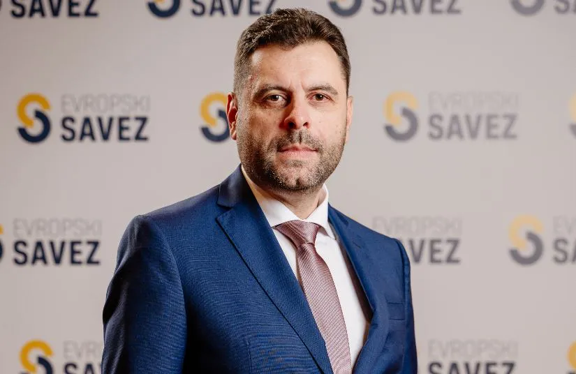 Vujović PES-u: Kako se u Parlamentu ne glasa o Mandiću već o Mladiću Vujović PES-u: Kako se u Parlamentu ne glasa o Mandiću već o Mladiću