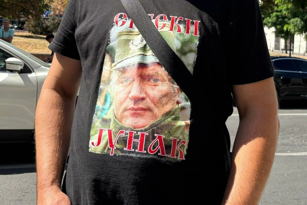 Zapis sa terena: 'Ko je pravi heroj - Ratko Mladić ili Luk Skajvoker' Zapis sa terena: 'Ko je pravi heroj - Ratko Mladić ili Luk Skajvoker'