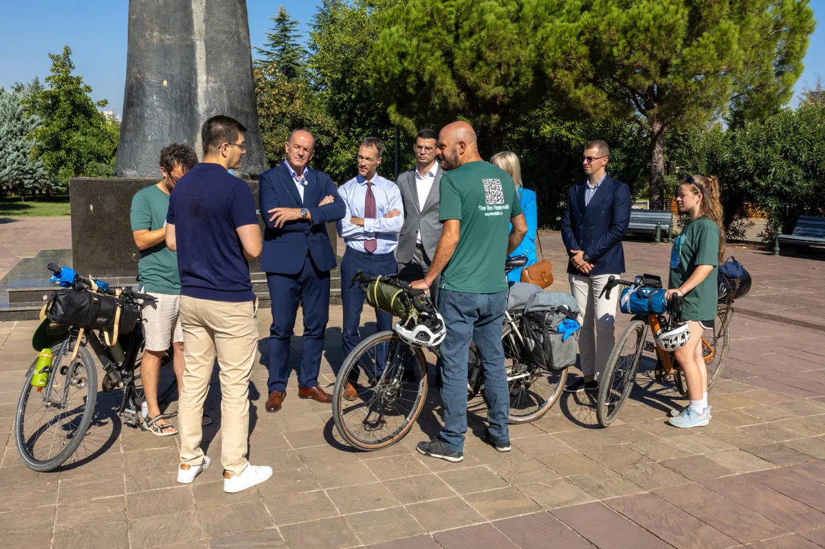 Zečević dočekao i podržao učesnike biciklističkog karavana COP31 Bike Ride Zečević dočekao i podržao učesnike biciklističkog karavana COP31 Bike Ride